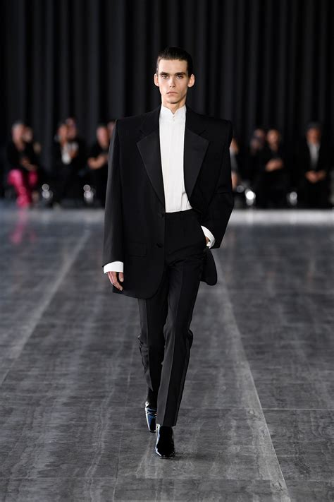 ysl 男夾|【2024】精選 15 家卡夾、皮夾推薦，不只象徵品味還能招好運.